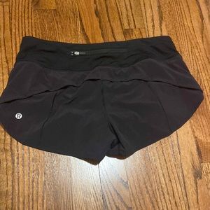 Lululemon size 6 speed up shorts black regular 2.5 inseam